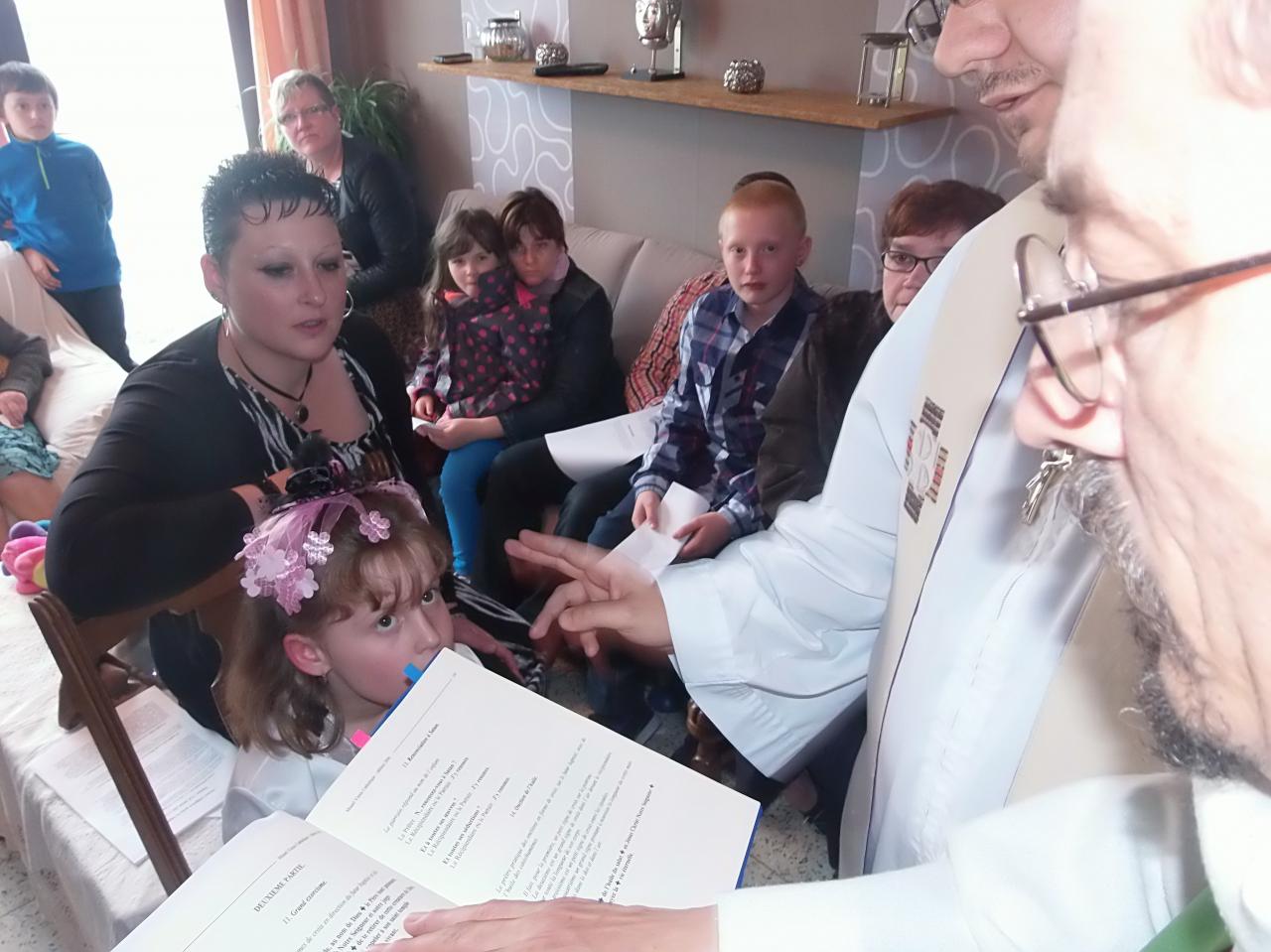 Baptême de Manon et Morgane le 11 mai 2014 Monceau Sur Sambre (22)