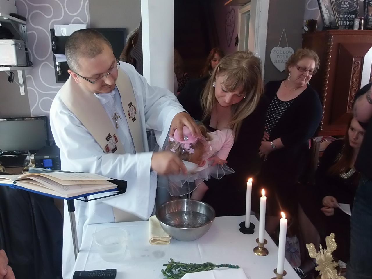 Baptême de Manon et Morgane le 11 mai 2014 Monceau Sur Sambre (30)