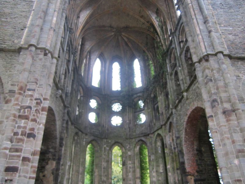 Visite de l'abbaye de Villers-la-ville au synode 2012